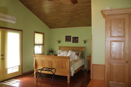 Cottage with queen bed